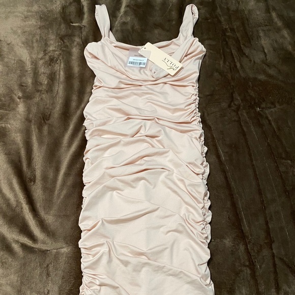 inner beauty ruched midi dress in blush